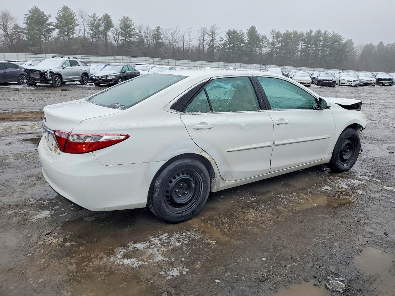 2016 TOYOTA CAMRY LE photo 7