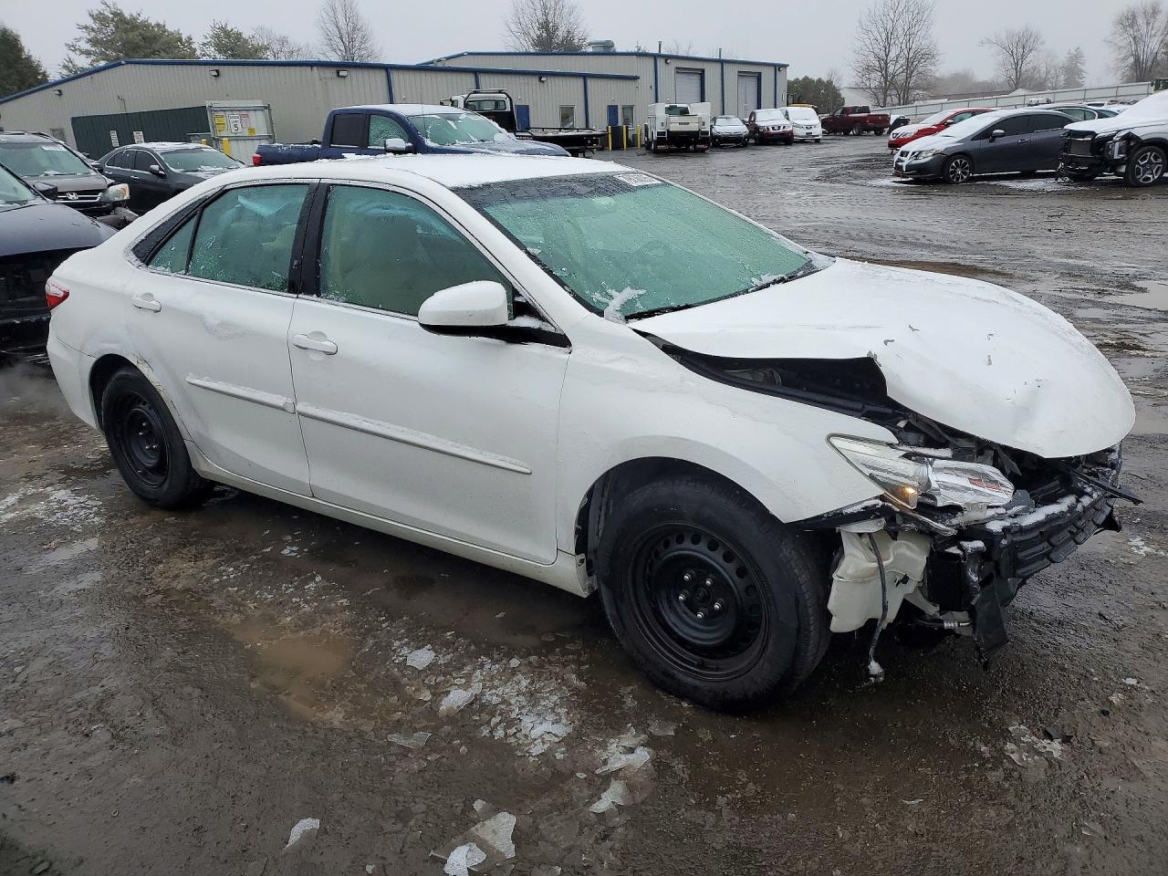 2016 TOYOTA CAMRY LE photo 10