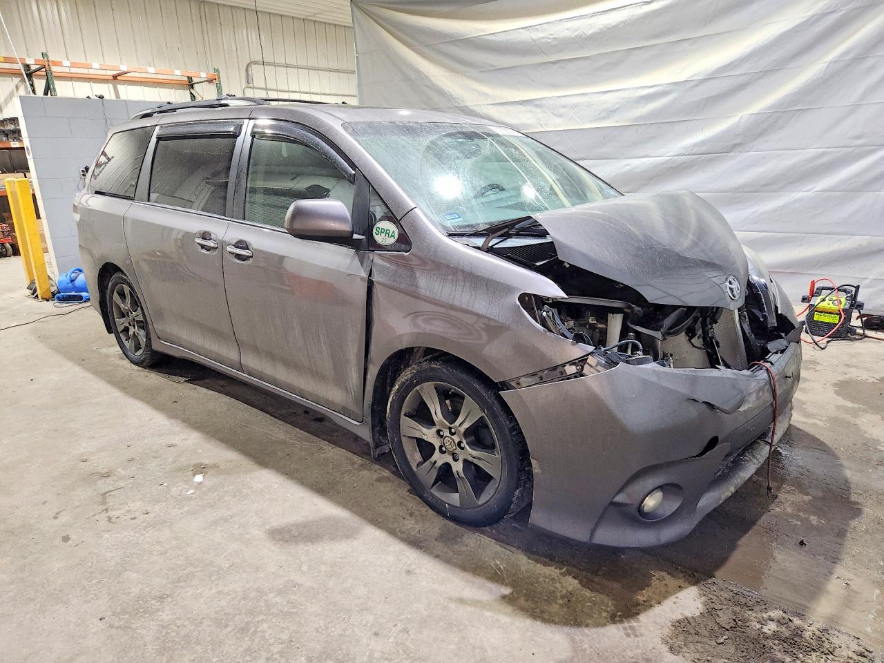 2015 TOYOTA SIENNA SE PREMIUM 8-PASSENGER photo 7