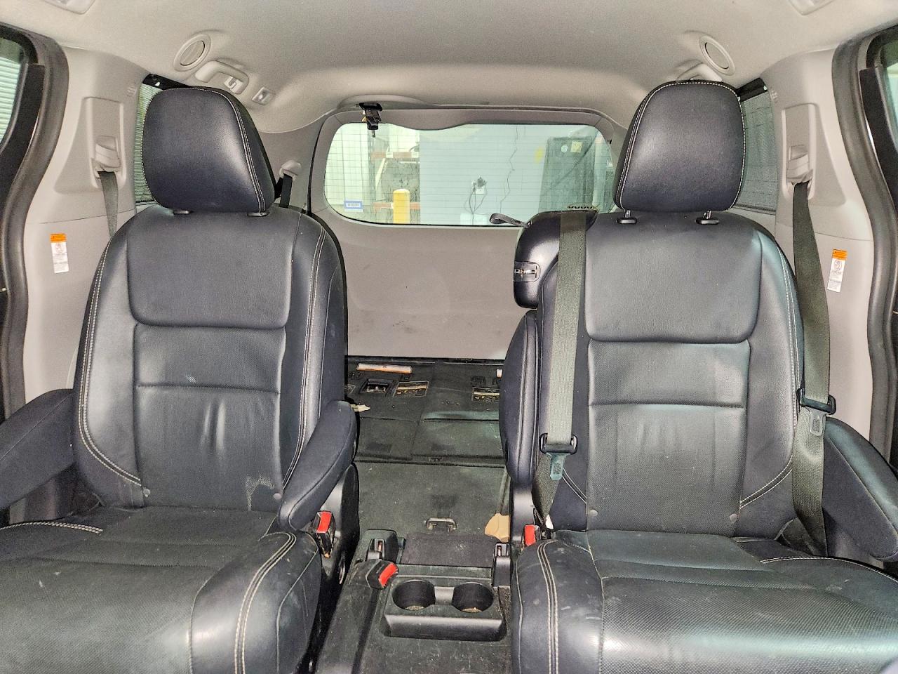 2015 TOYOTA SIENNA SE PREMIUM 8-PASSENGER photo 19