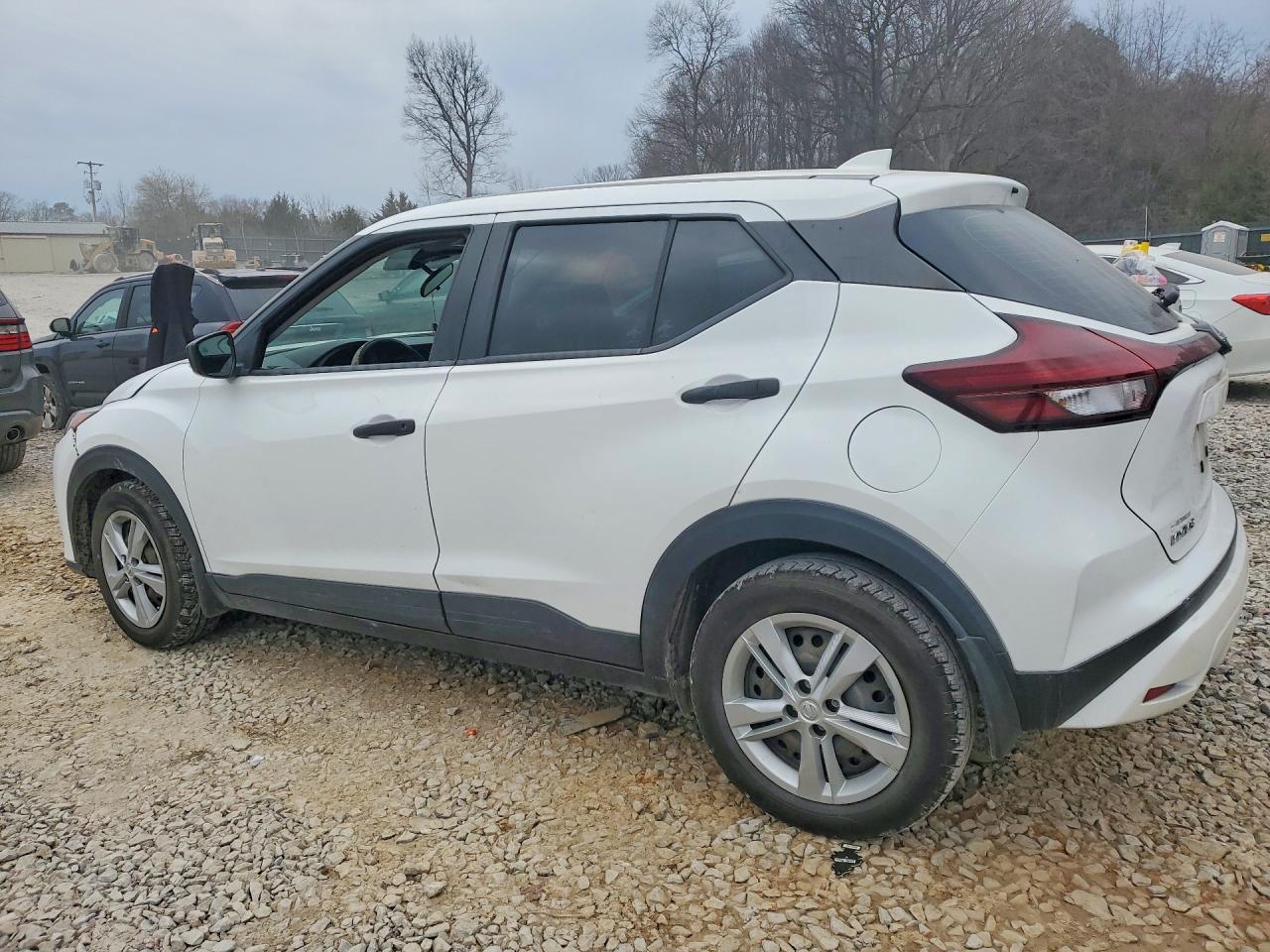2023 NISSAN KICKS S photo 2