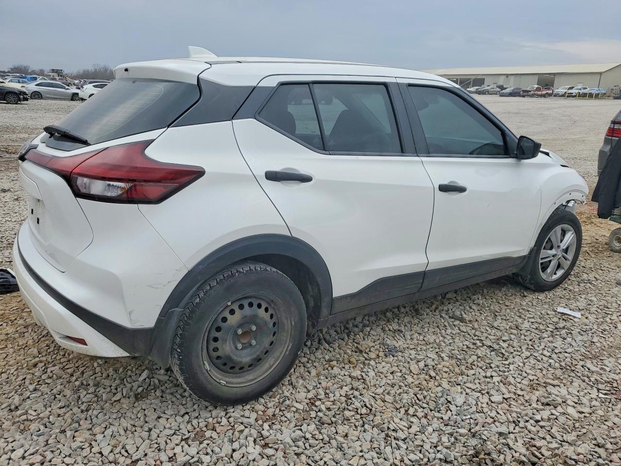 2023 NISSAN KICKS S photo 3