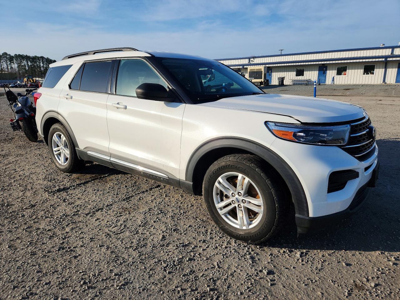 2020 FORD EXPLORER XLT photo 4