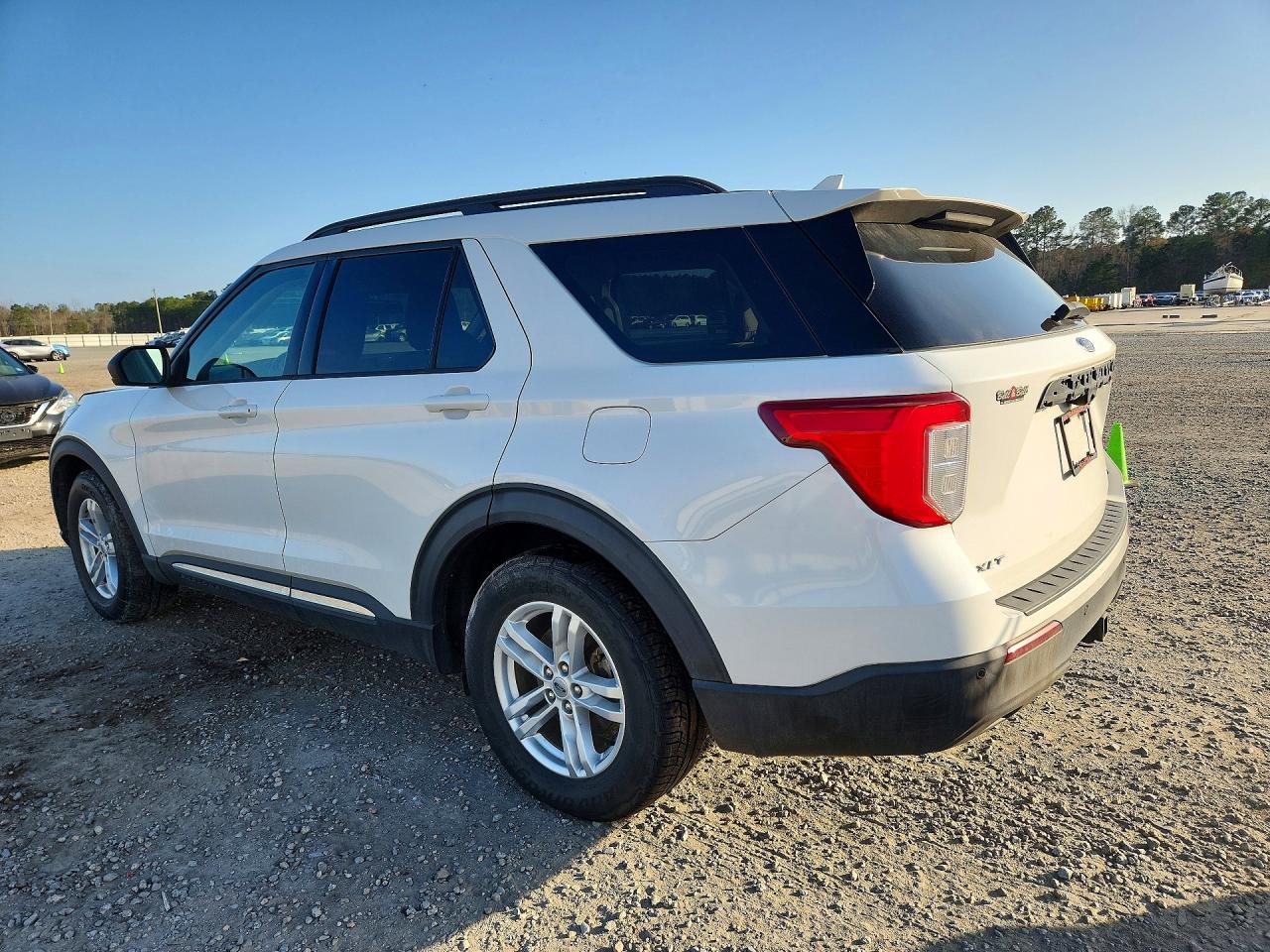 2020 FORD EXPLORER XLT photo 2