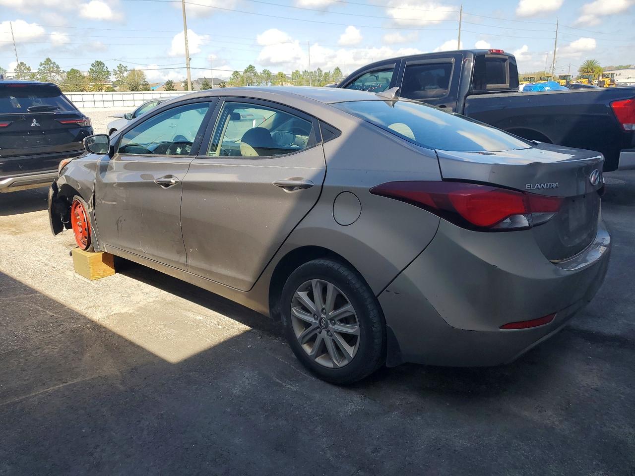 2015 HYUNDAI ELANTRA SE photo 2