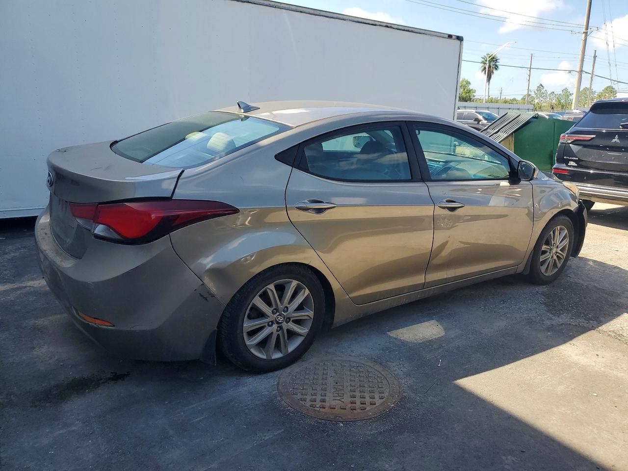 2015 HYUNDAI ELANTRA SE photo 3