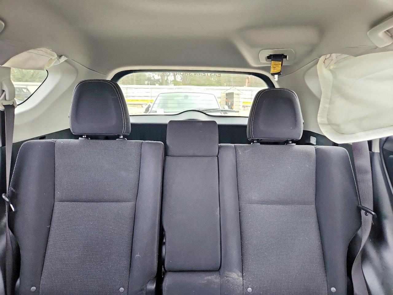 2017 TOYOTA RAV4 XLE photo 19