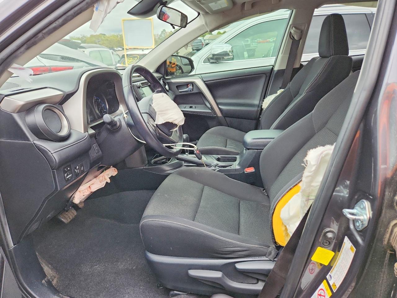 2017 TOYOTA RAV4 XLE photo 13