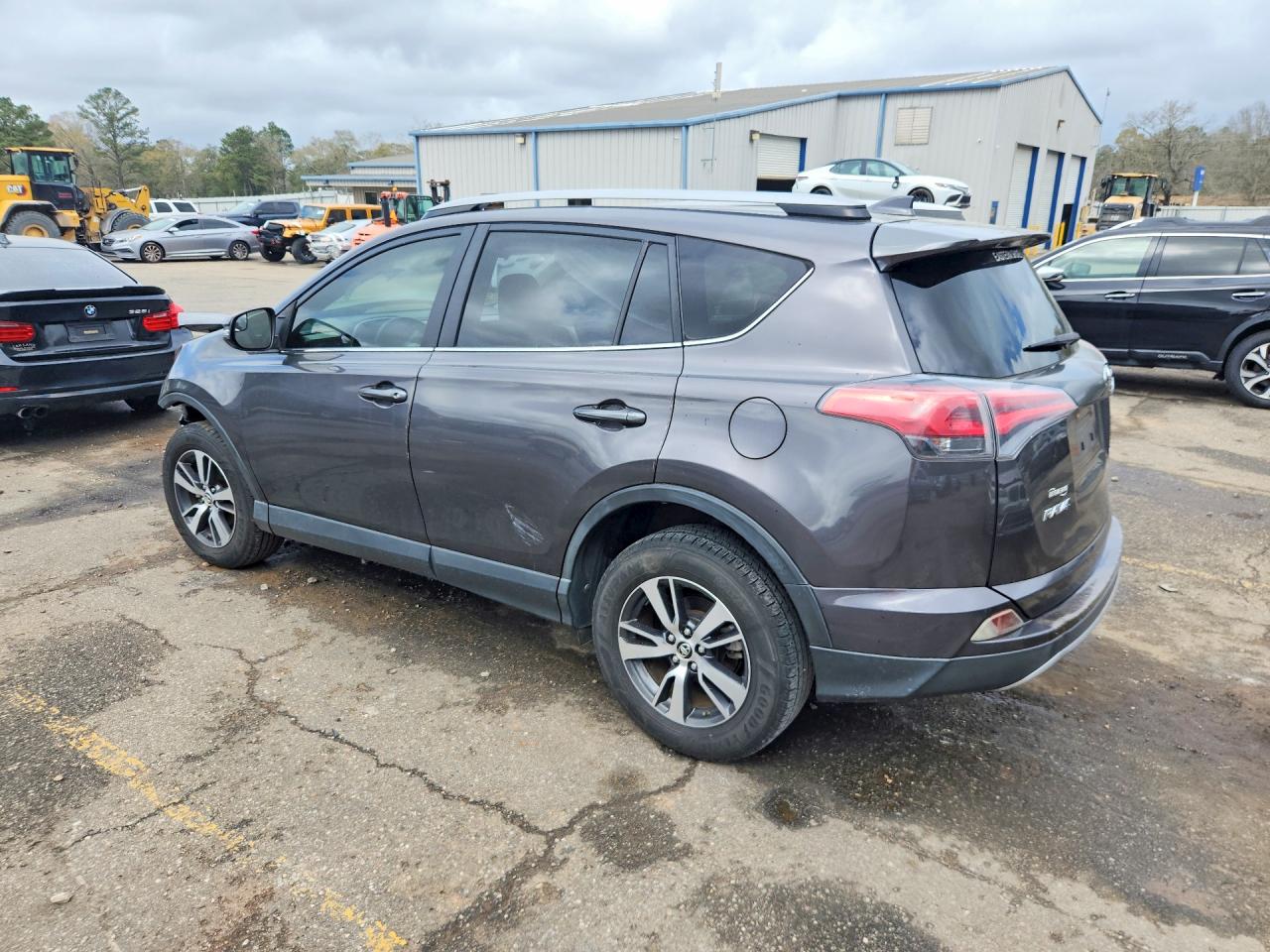 2017 TOYOTA RAV4 XLE photo 3