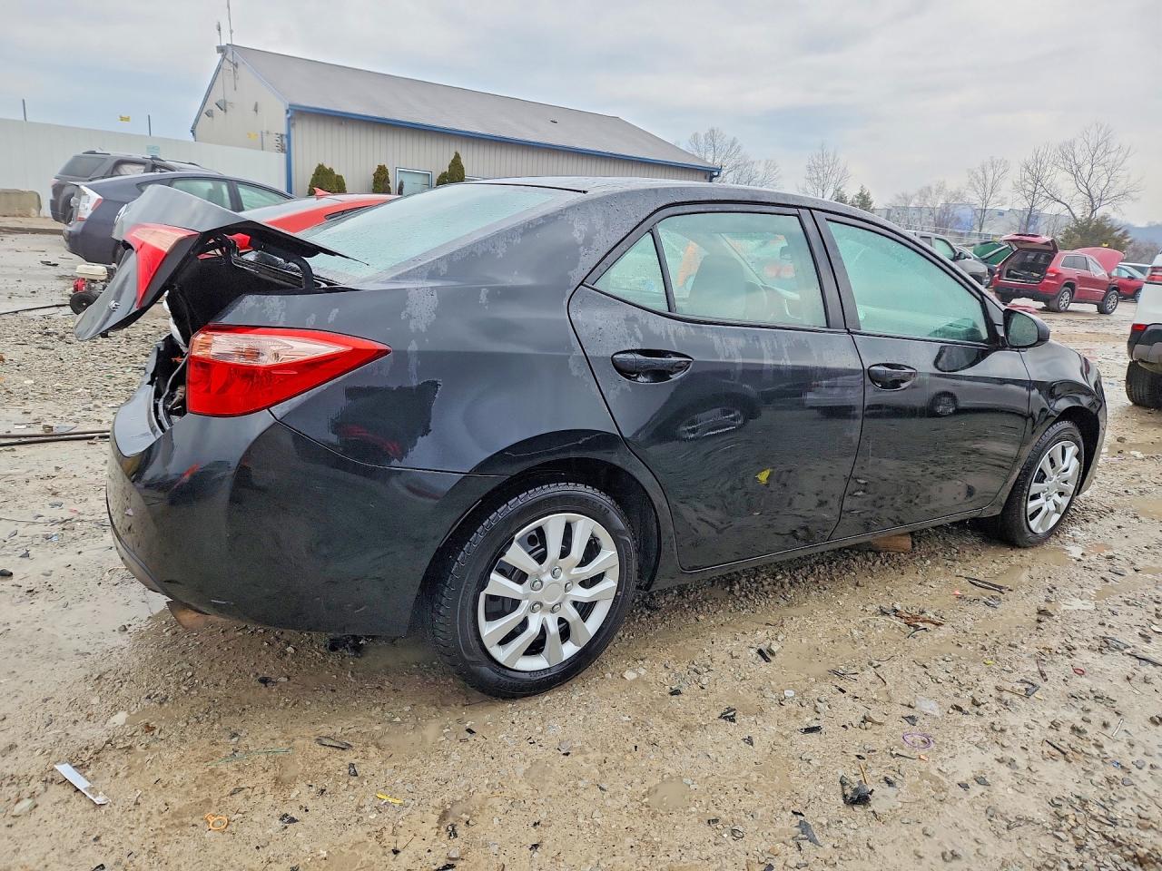2018 TOYOTA COROLLA LE photo 5