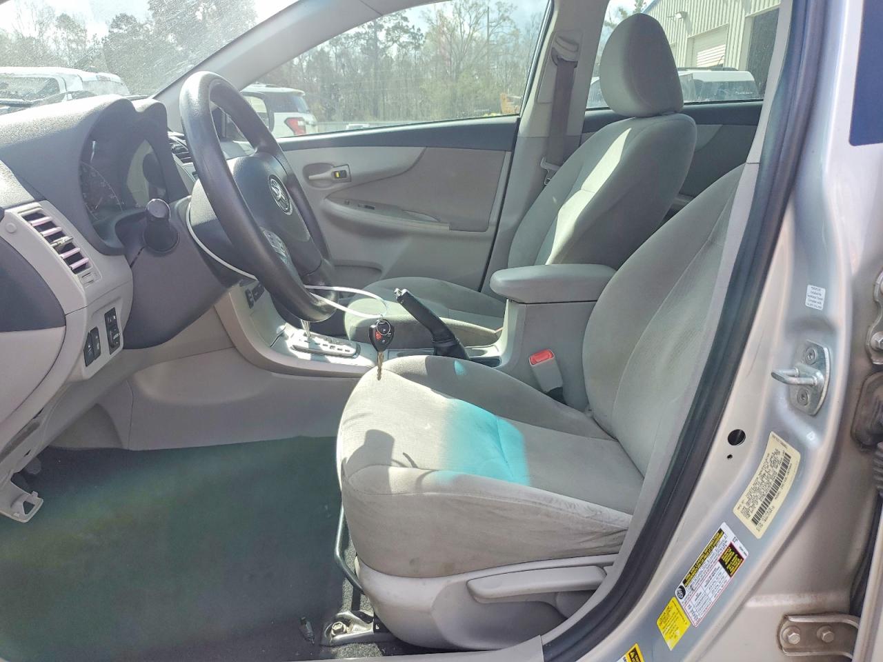2013 TOYOTA COROLLA LE photo 13