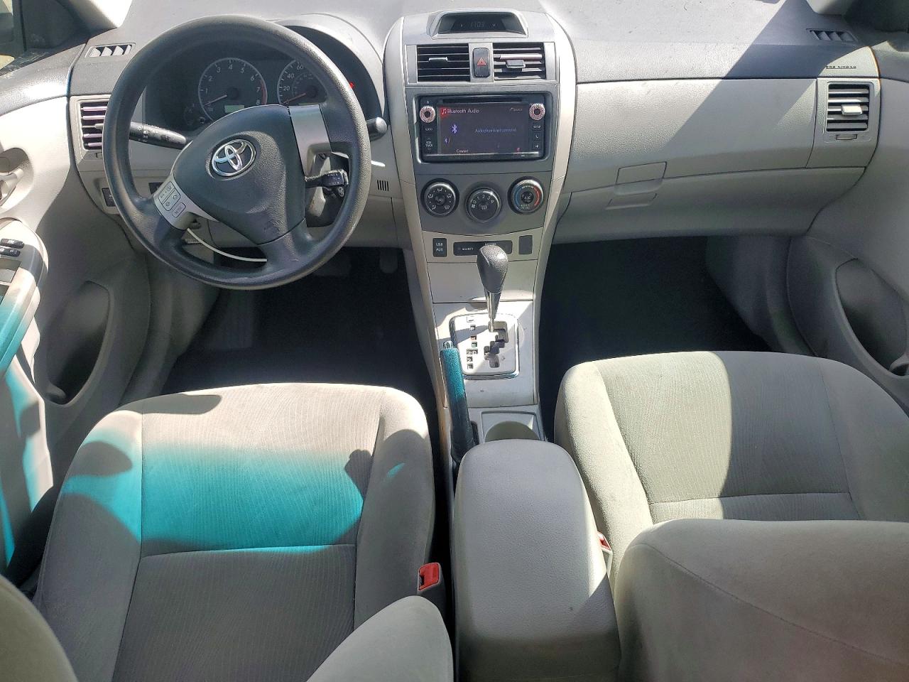 2013 TOYOTA COROLLA LE photo 15