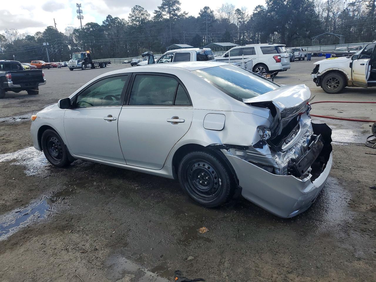 2013 TOYOTA COROLLA LE photo 3