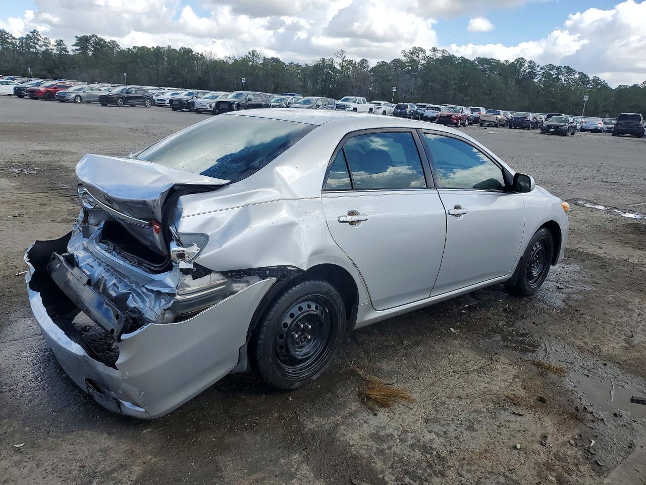 2013 TOYOTA COROLLA LE photo 5