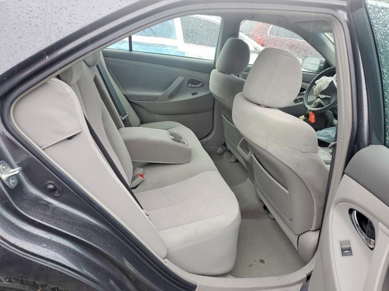 2011 TOYOTA CAMRY LE V6 photo 10