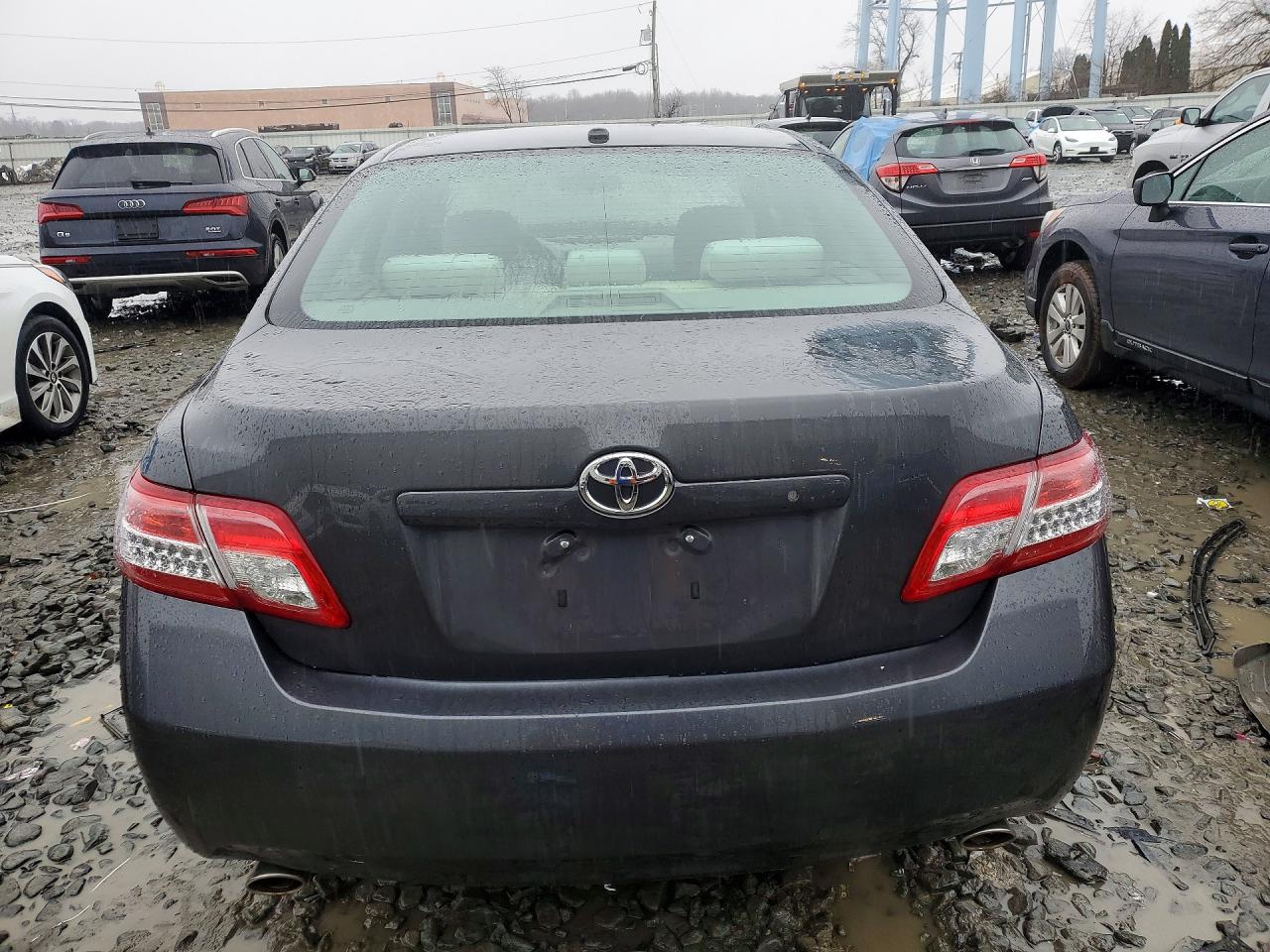 2011 TOYOTA CAMRY LE V6 photo 6