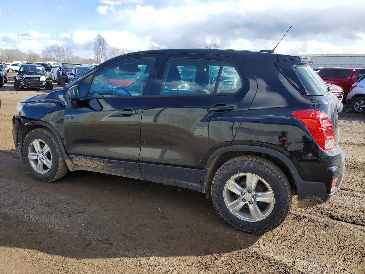 2019 CHEVROLET TRAX LS photo 4