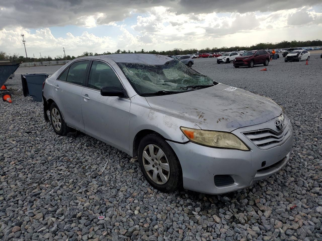 2011 TOYOTA CAMRY LE photo 10