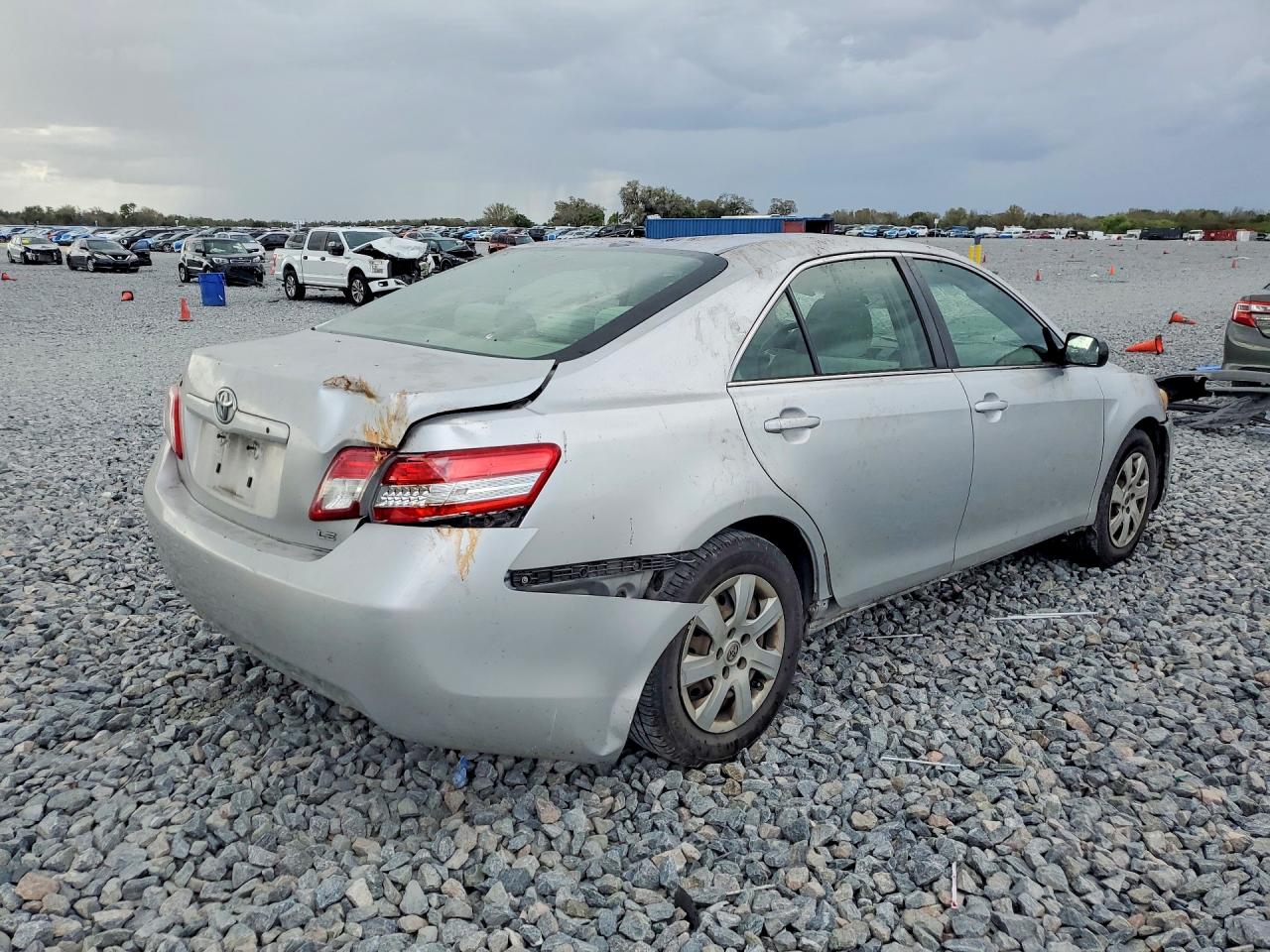 2011 TOYOTA CAMRY LE photo 7