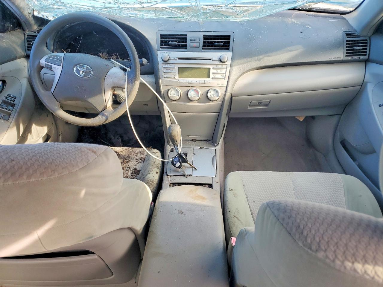 2011 TOYOTA CAMRY LE photo 22