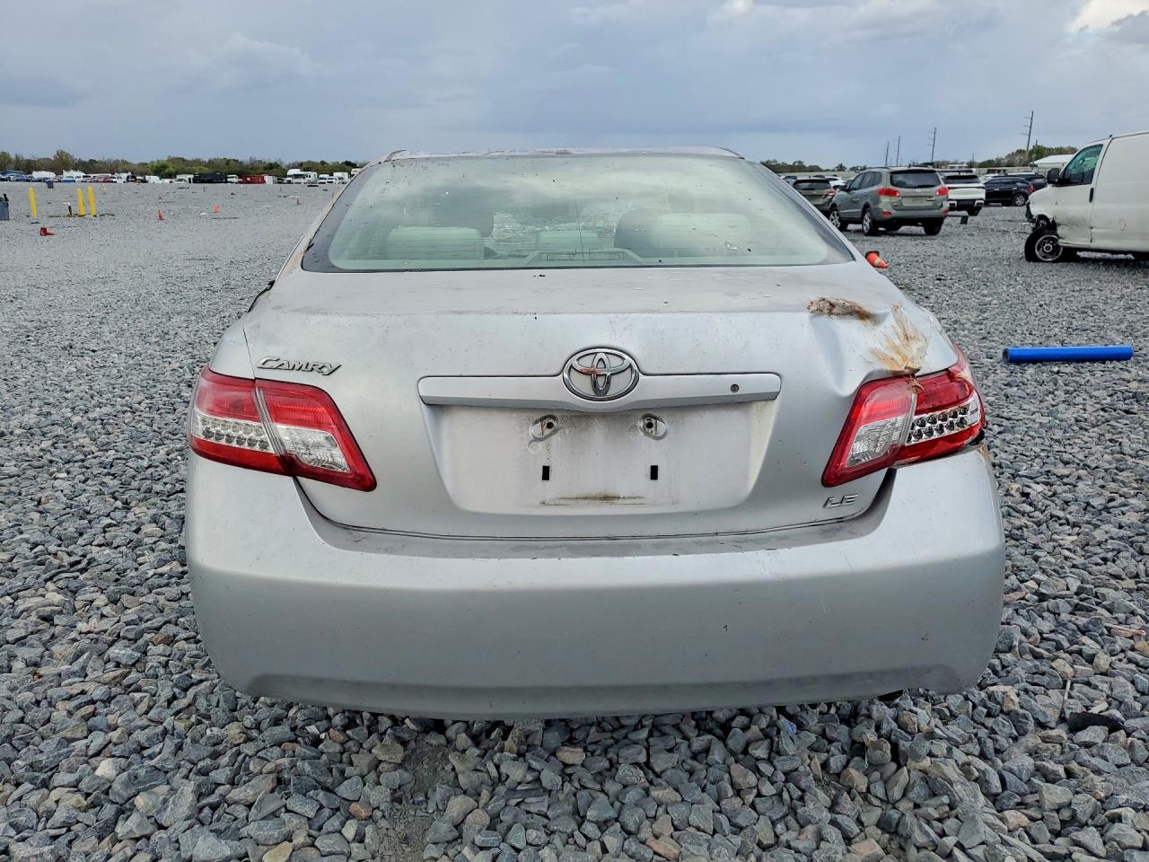 2011 TOYOTA CAMRY LE photo 16