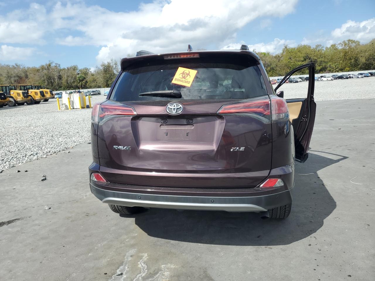 2017 TOYOTA RAV4 XLE photo 21
