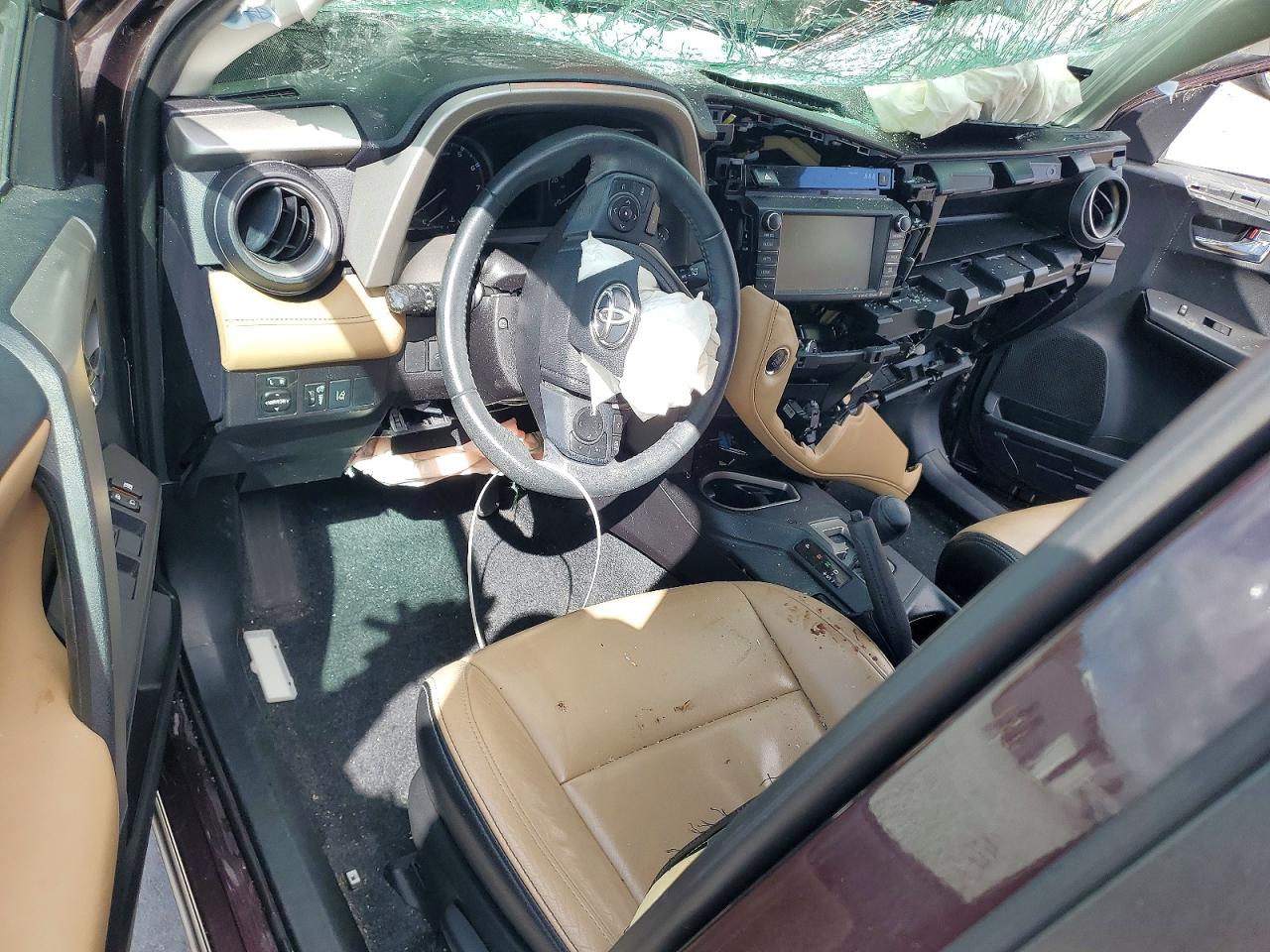 2017 TOYOTA RAV4 XLE photo 29
