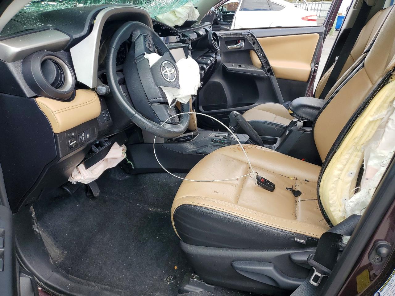 2017 TOYOTA RAV4 XLE photo 25