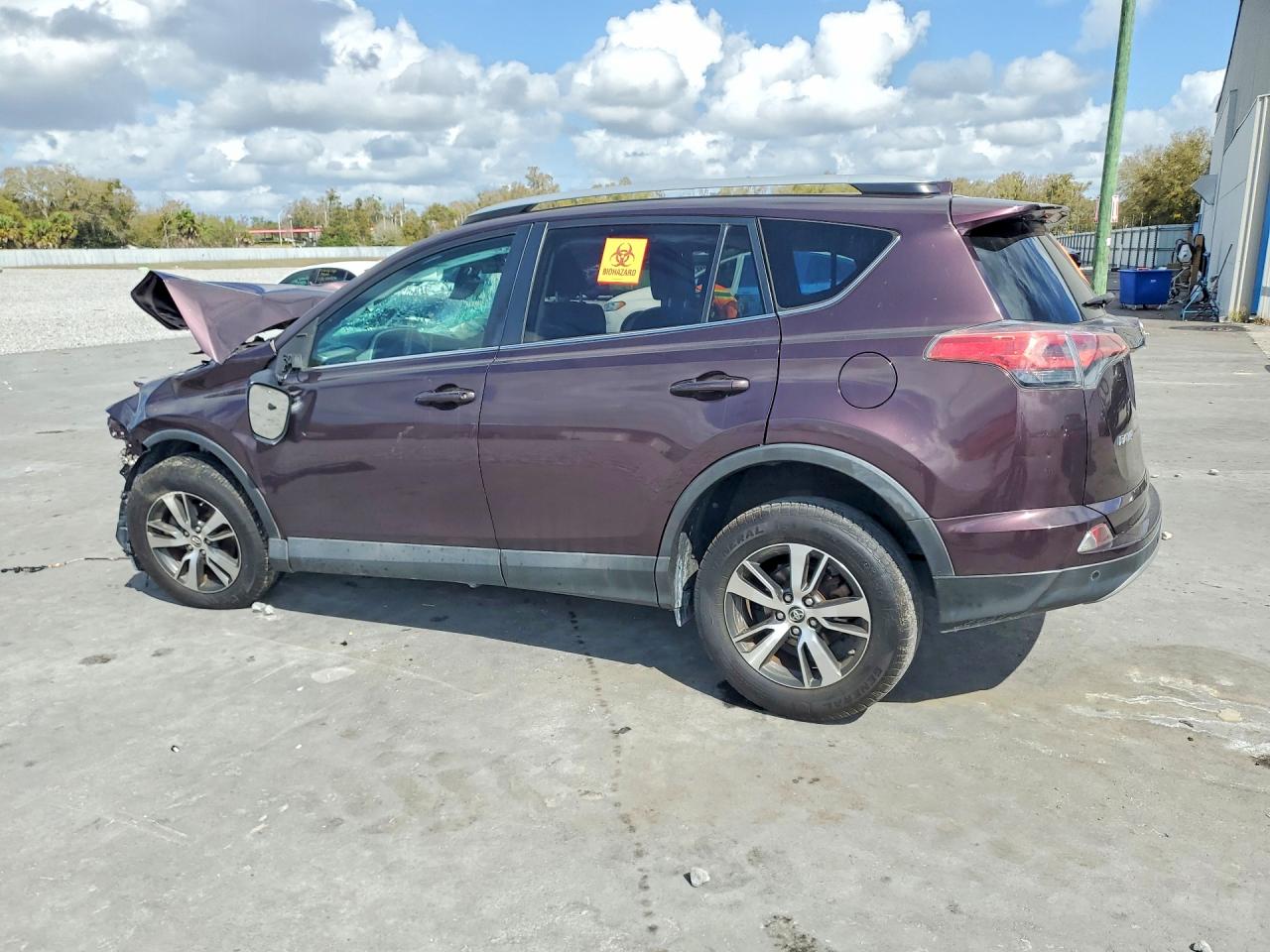 2017 TOYOTA RAV4 XLE photo 5
