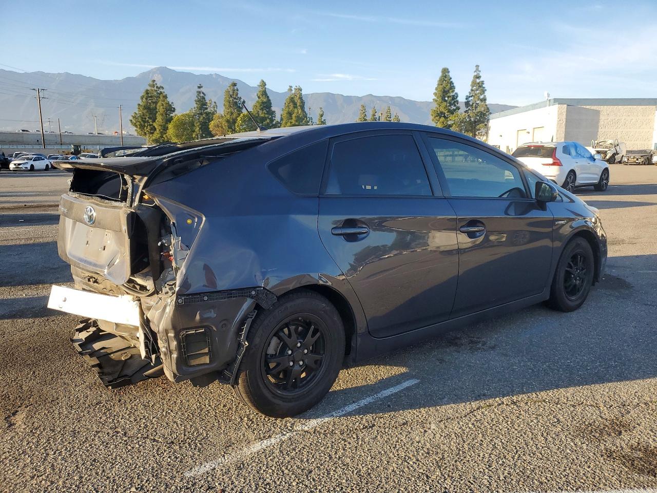 2013 TOYOTA PRIUS TWO photo 5