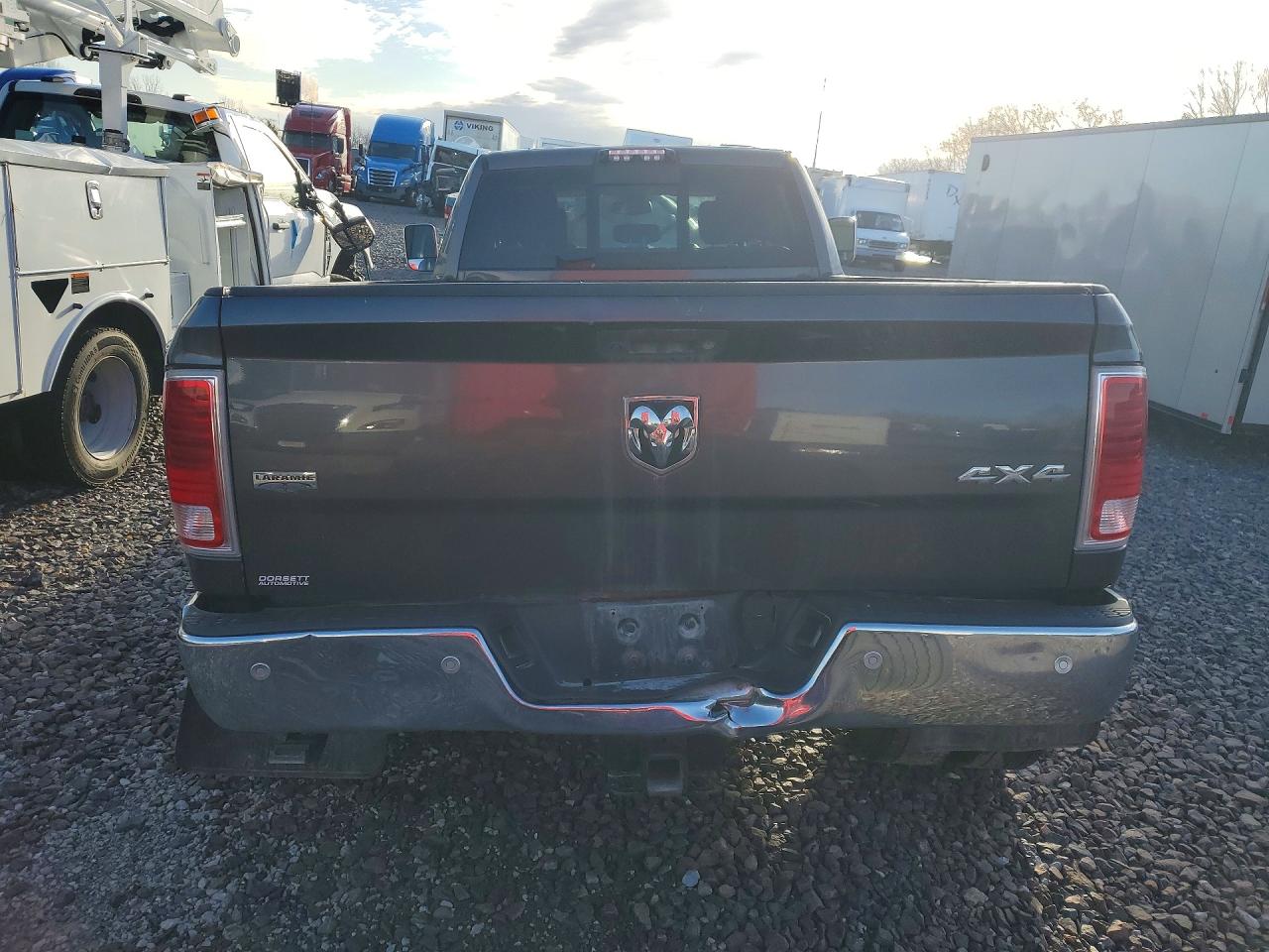 2018 RAM 3500 LARAMIE photo 16