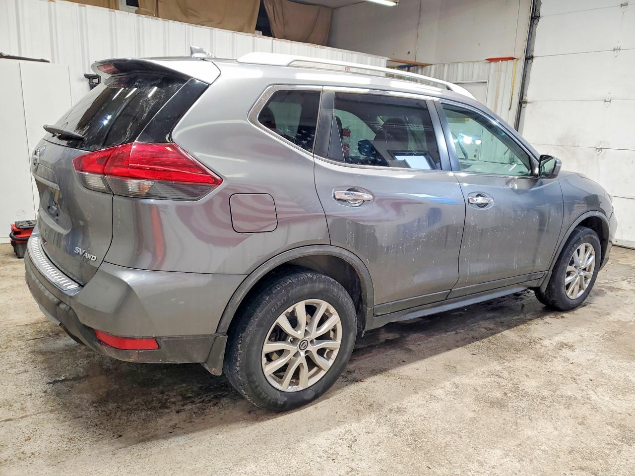 2017 NISSAN ROGUE SV photo 3