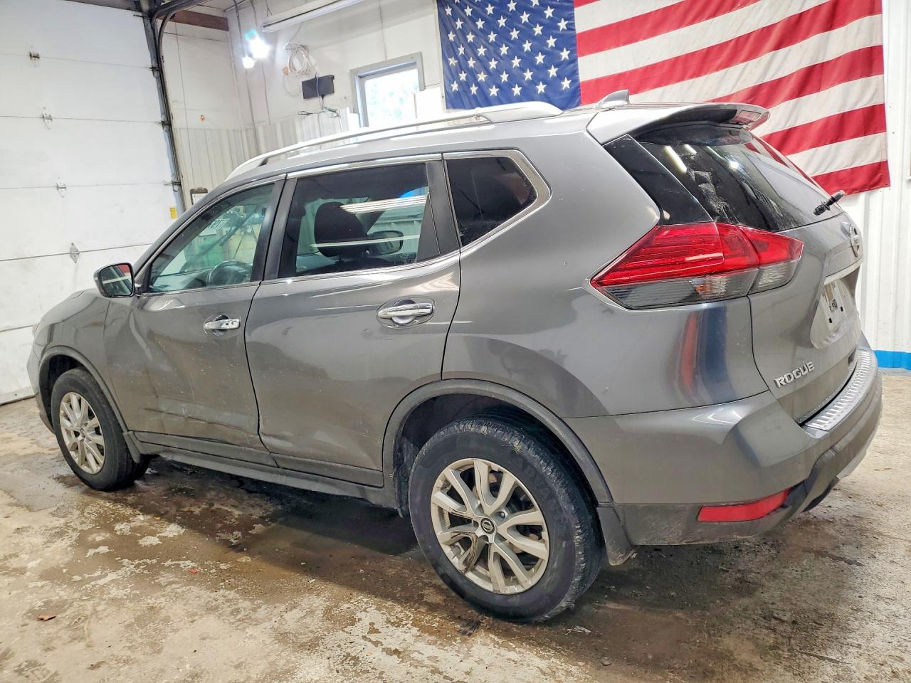 2017 NISSAN ROGUE SV photo 2