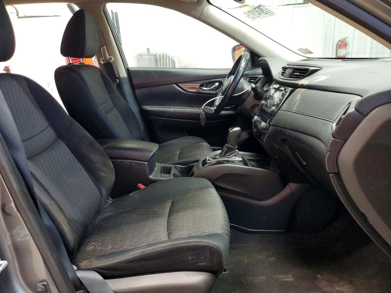 2017 NISSAN ROGUE SV photo 7