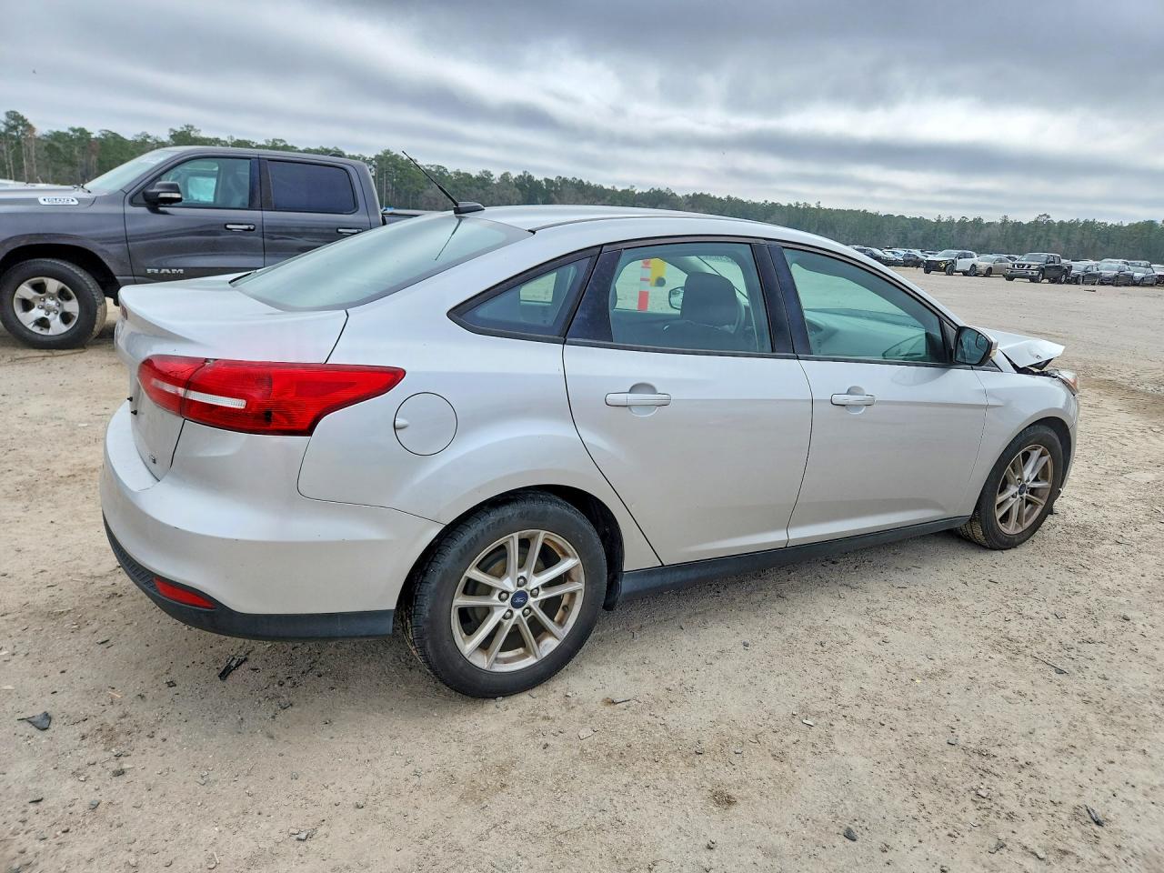 2017 FORD FOCUS photo 5