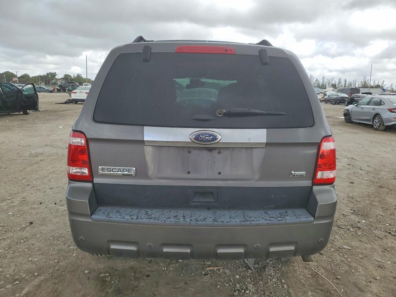 2011 FORD ESCAPE photo 6