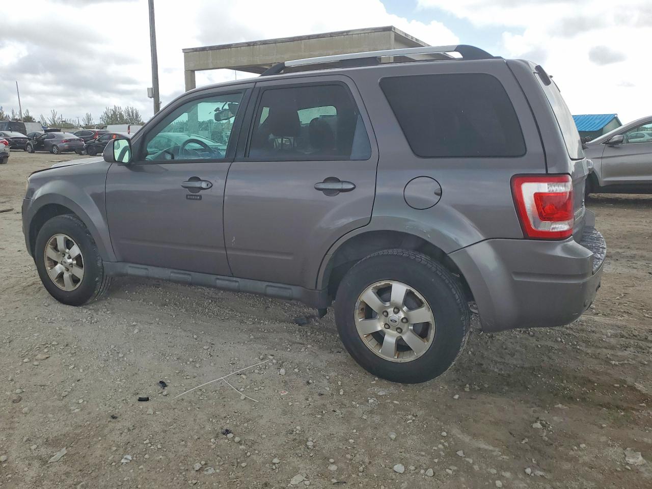 2011 FORD ESCAPE photo 2