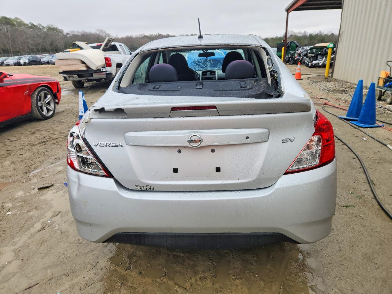 2018 NISSAN VERSA SV photo 16