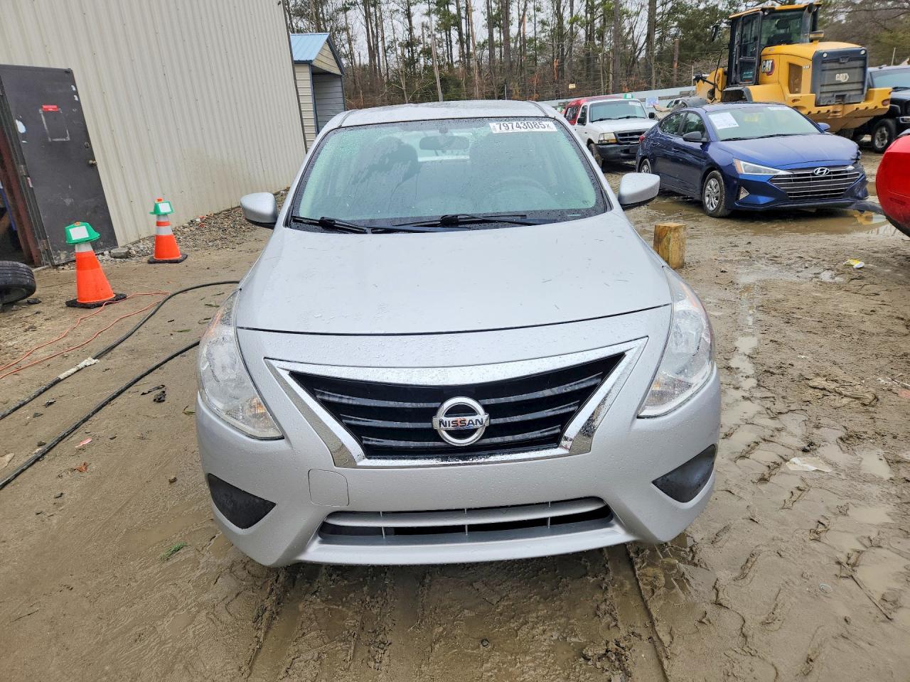 2018 NISSAN VERSA SV photo 13