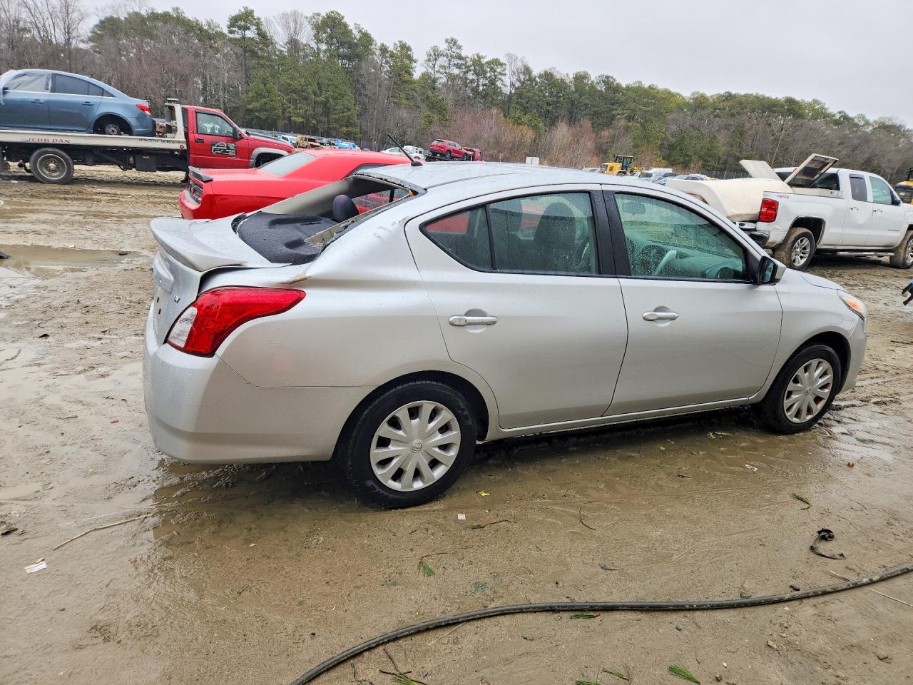 2018 NISSAN VERSA SV photo 7