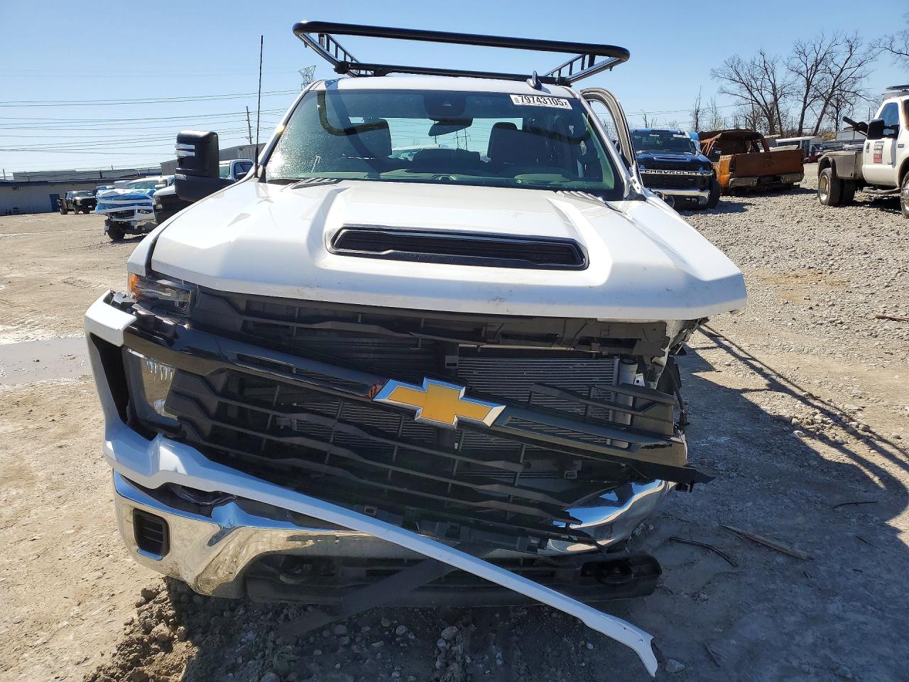 2025 CHEVROLET SILVERADO C2500 HEAVY DUTY photo 9