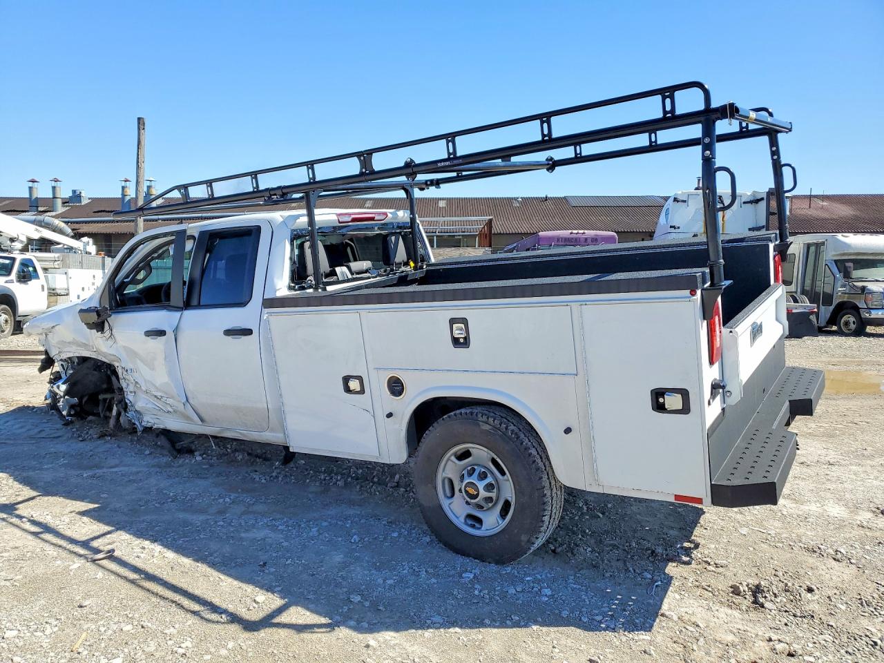 2025 CHEVROLET SILVERADO C2500 HEAVY DUTY photo 3
