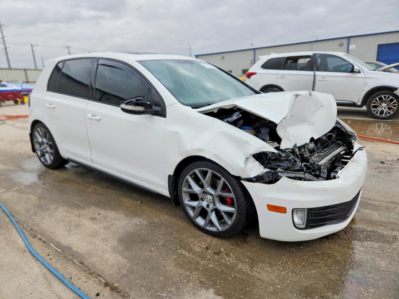 2013 VOLKSWAGEN GTI photo 4