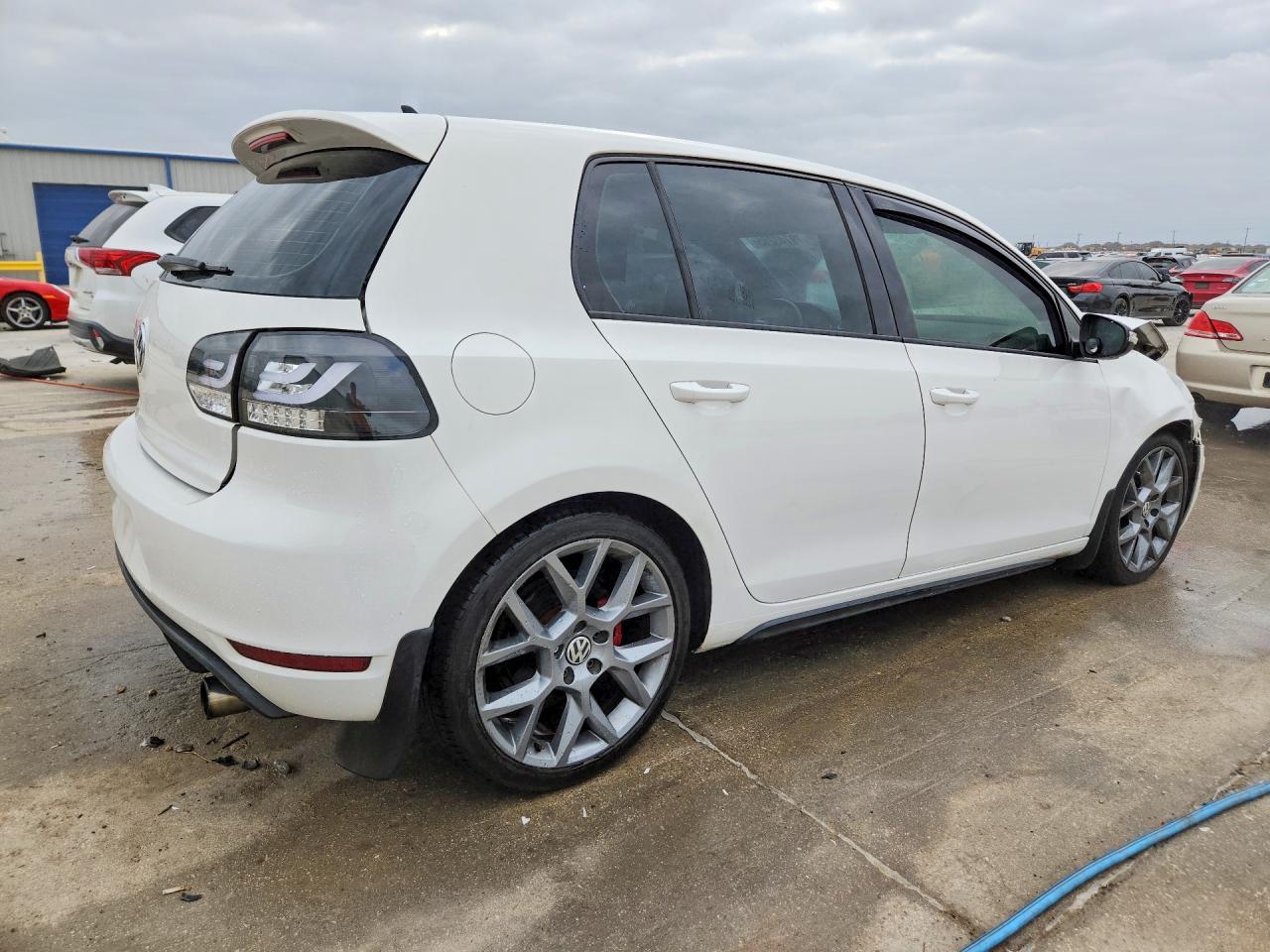 2013 VOLKSWAGEN GTI photo 3
