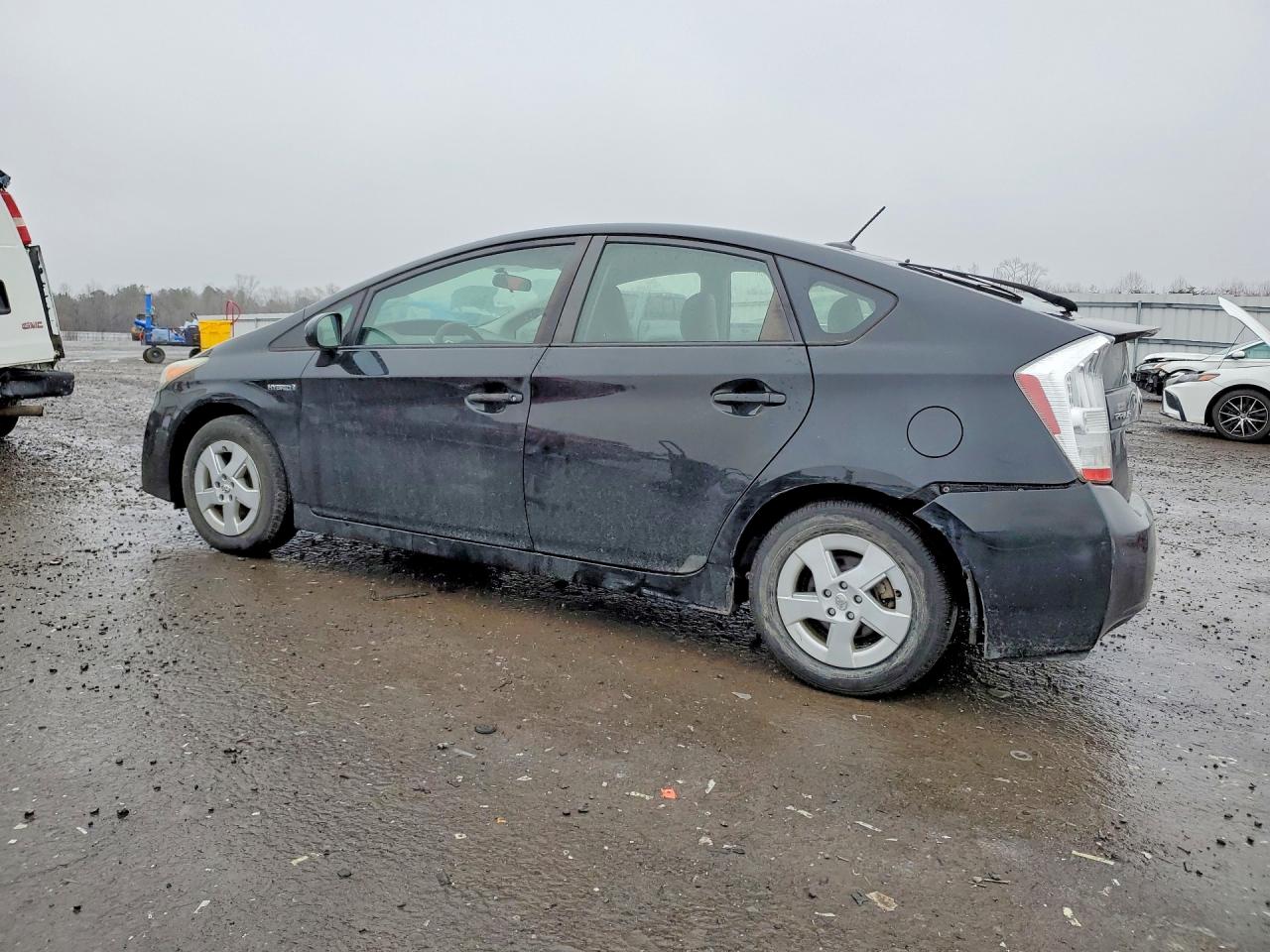 2011 TOYOTA PRIUS TWO photo 2