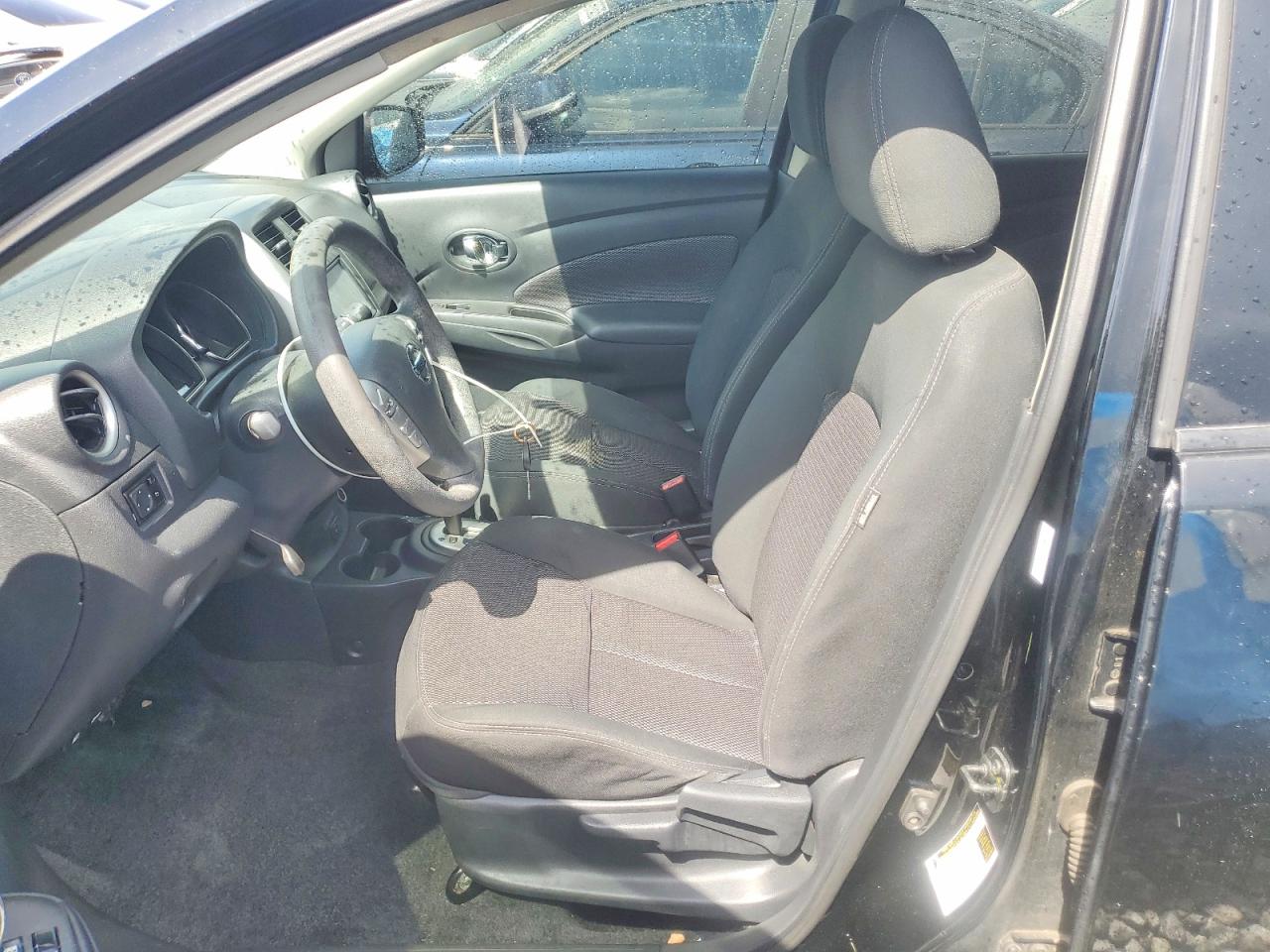 2019 NISSAN VERSA SV photo 13
