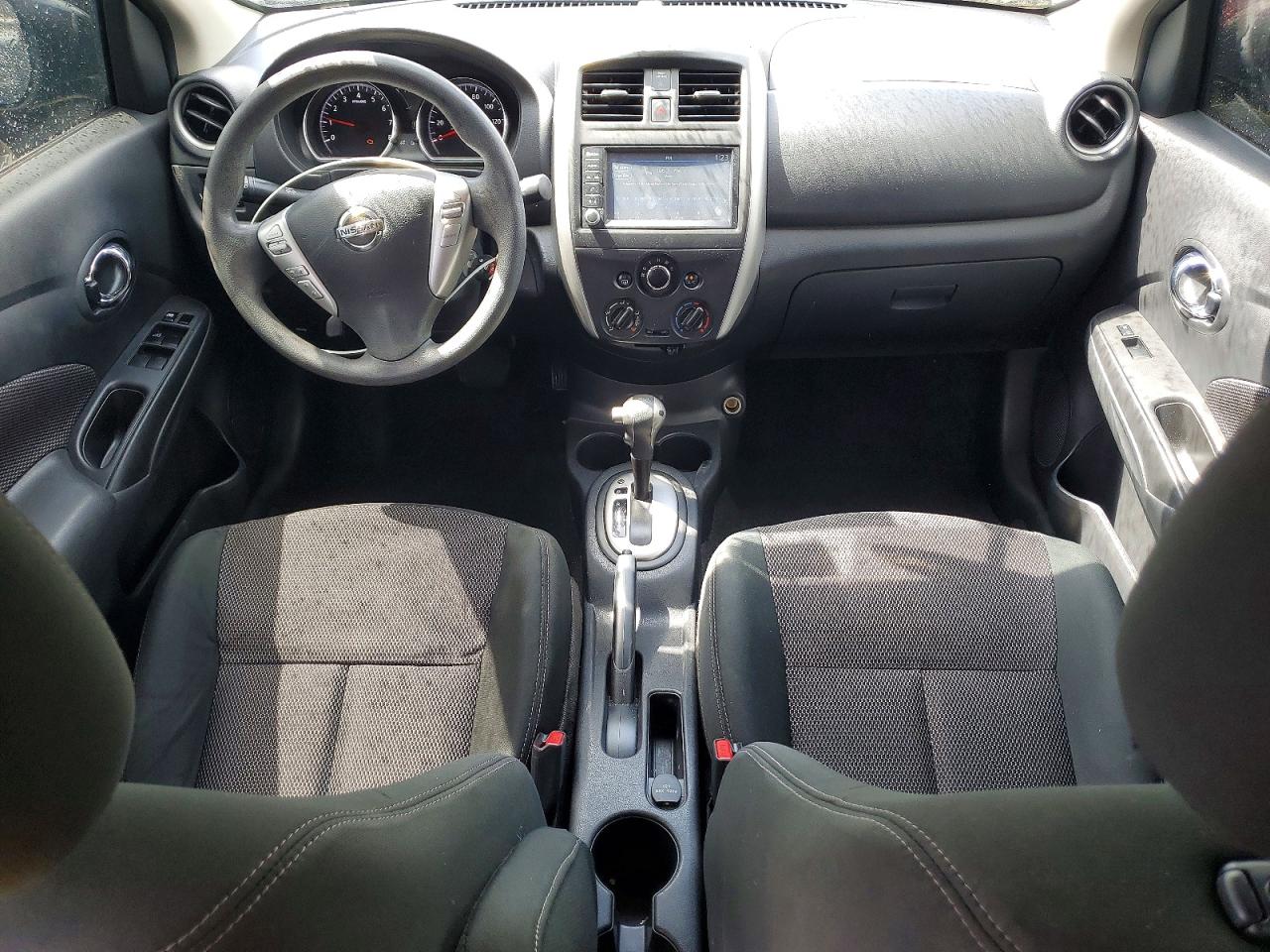 2019 NISSAN VERSA SV photo 15