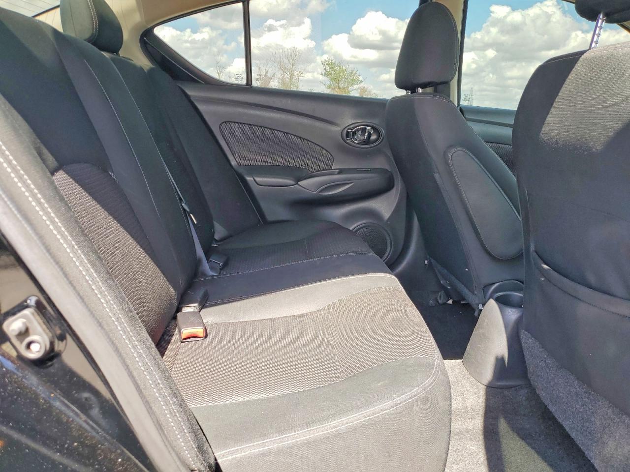 2019 NISSAN VERSA SV photo 19