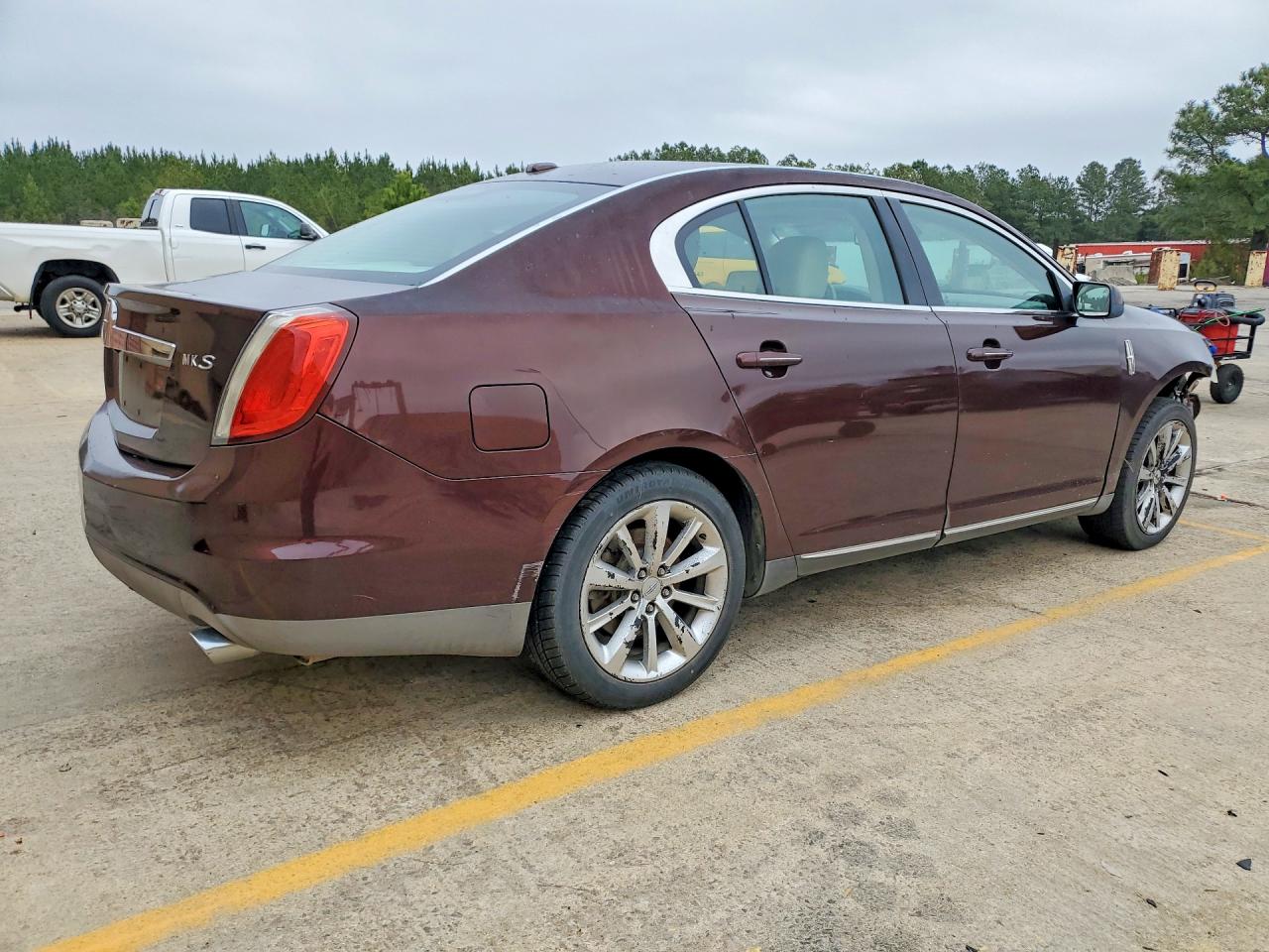 2009 LINCOLN MKS photo 3