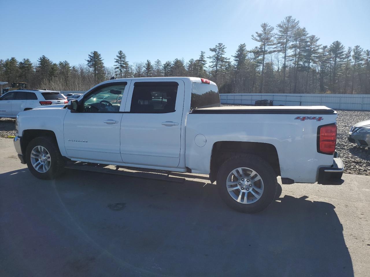 2017 CHEVROLET SILVERADO K1500 LT photo 4